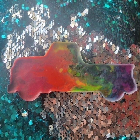 🎉HOST PICK 🎉 NEW Handmade Rainbow Truck Crayon / Decor Size is 5 x 2.5 Inches - Picture 2 of 10